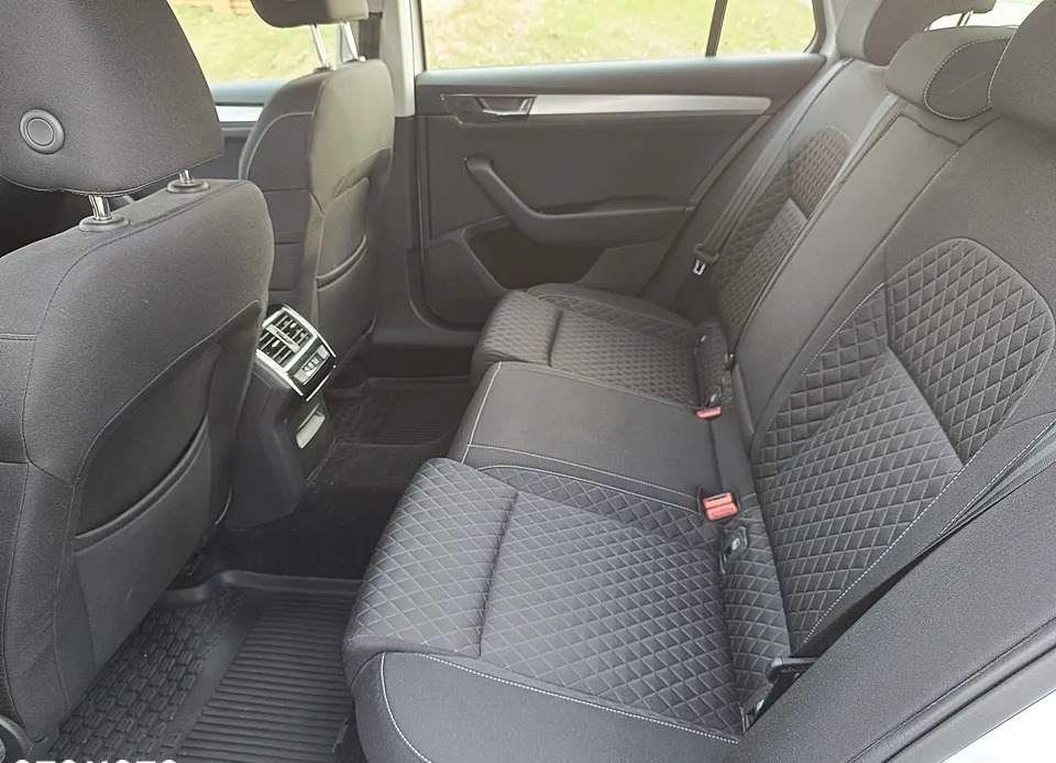 Skoda Superb cena 87700 przebieg: 121000, rok produkcji 2019 z Toruń małe 781